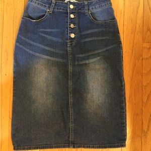 Main Street Exchange denim skirt, size 2